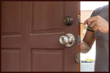Usa Locksmith Service Trumbull, CT 203-433-3672 - 2-lockout-service