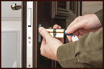 Usa Locksmith Service Trumbull, CT 203-433-3672 - 3-locksmith-key-service
